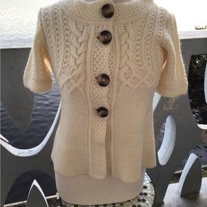 Classiques Entier Short Sleeved Boatneck Style 4 Button Cableknit Sweater Top